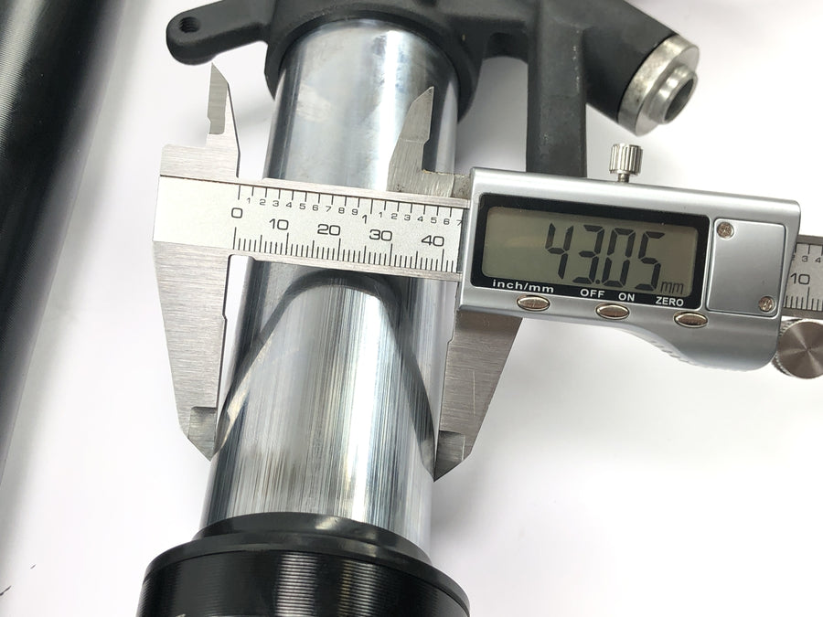 Honda CBR 1000 RR SC59 [2008] - Teleskopická vidlice USD s osou přední vidlice
