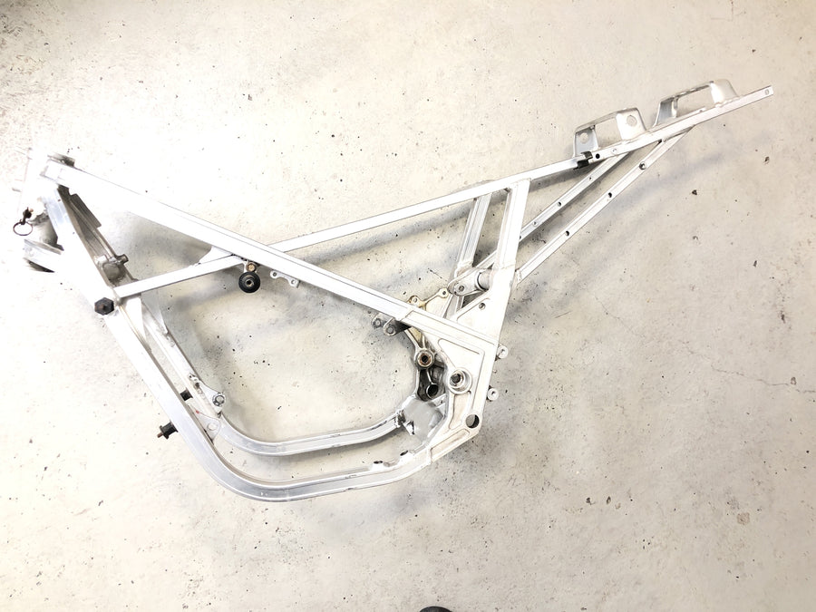 Suzuki RG 250 Gamma GJ21D [1987] - Rám hlavního rámu bez papírů