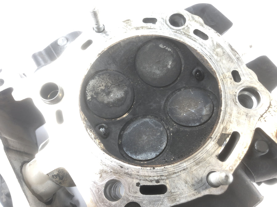 Kawasaki VN 1600 průměrný pruh VNT60B [2005] - hlava válce vpředu