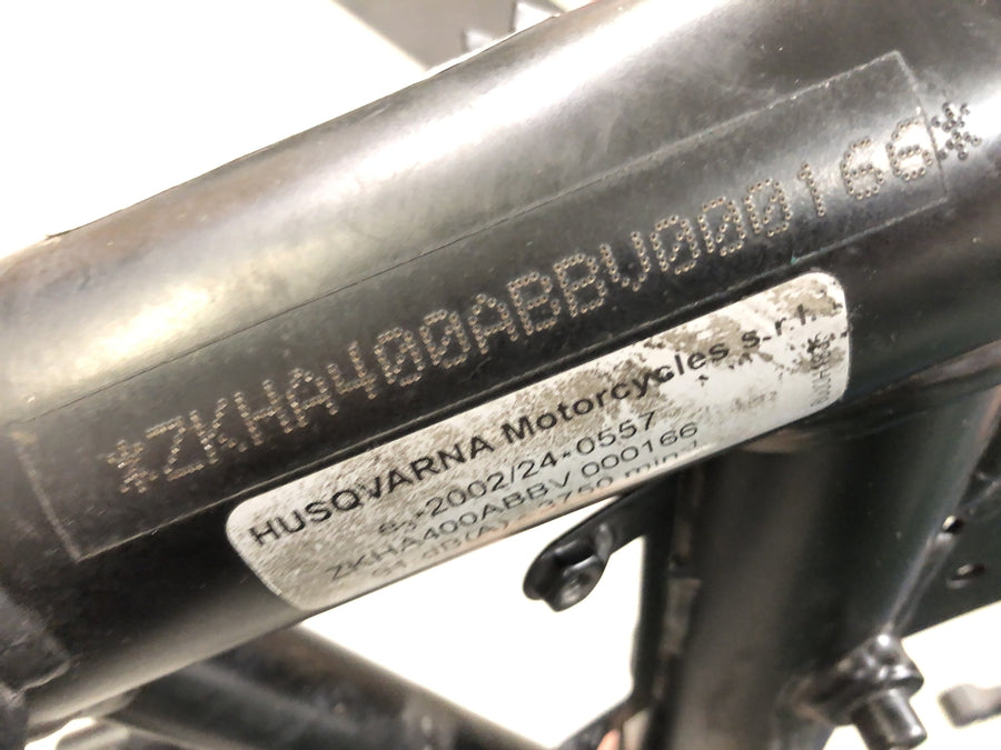 Husqvarna SM 630 A4 [2010] - rám s papíry