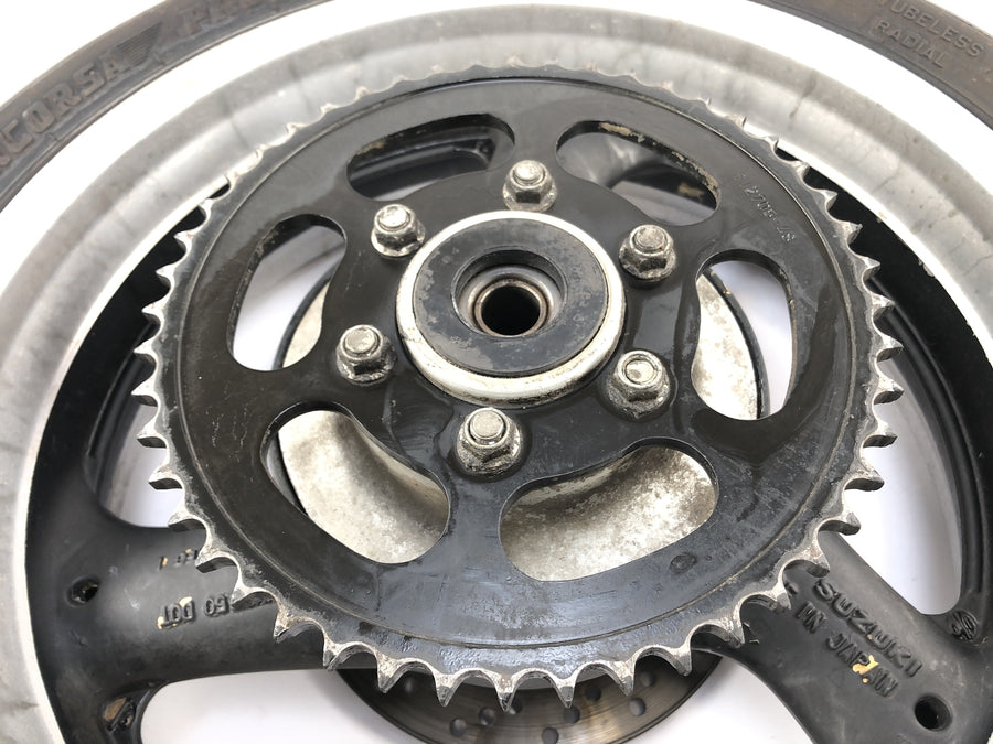 Suzuki GSX R 1100 GV73B [1990] - Ráz zadního kola vzadu s brzdovým kotoučem a řetězem