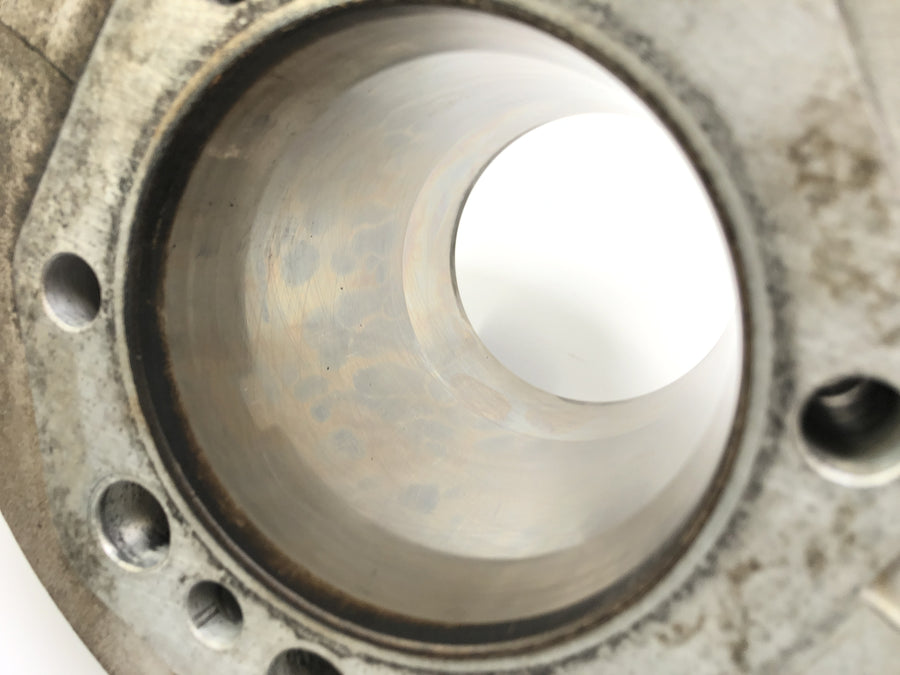 Moto Guzzi v 1000 VG [1980] - válec s písty vlevo