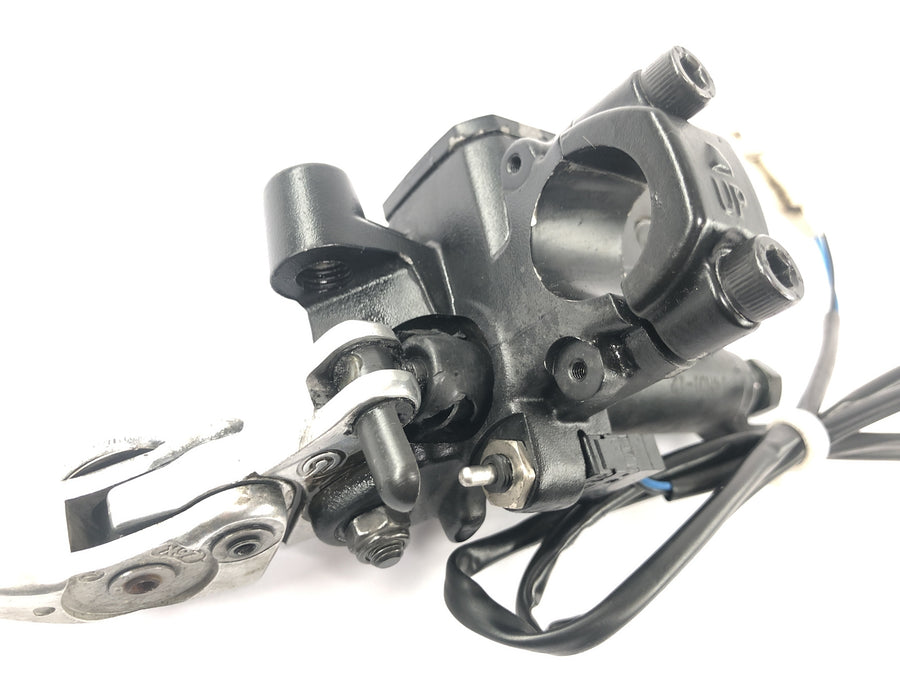 Moto Guzzi Stelvio 1200 8V [2016] - Osazení spojkové pumpy do řídítek levé páčky spojky
