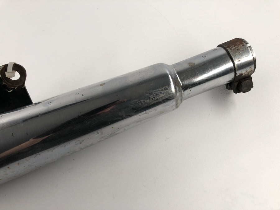 Triumph Bonneville T140V [1976] - Silencer na pravém výfuku