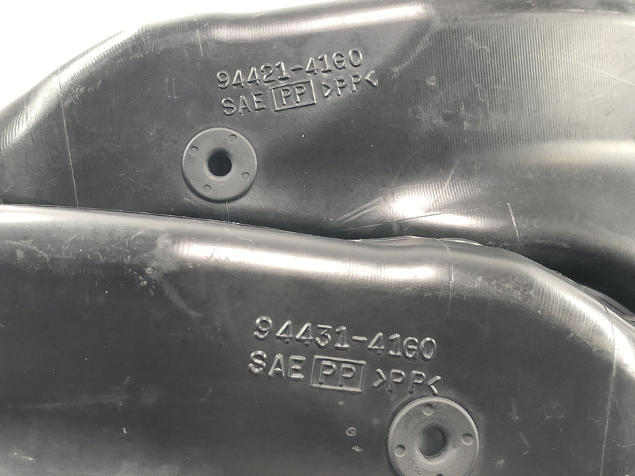 Suzuki GSX R 1000 WVB6 K6 [2006] - Vstup vzduchu do sacího potrubí šnorchl sání vzduchu vlevo a vpravo