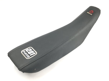 Suzuki RM Z 250 RJ41A [2007] - Sedák na lavici
