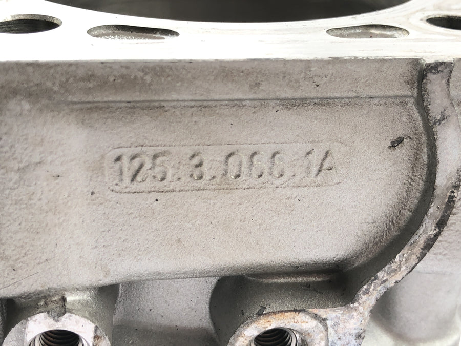 Ducati ST3 S3 [2004] - válec s pístem vpředu
