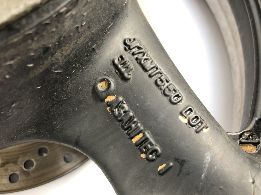 Suzuki GSX R 1100 GV73B [1990] - Ráz zadního kola vzadu s brzdovým kotoučem a řetězem