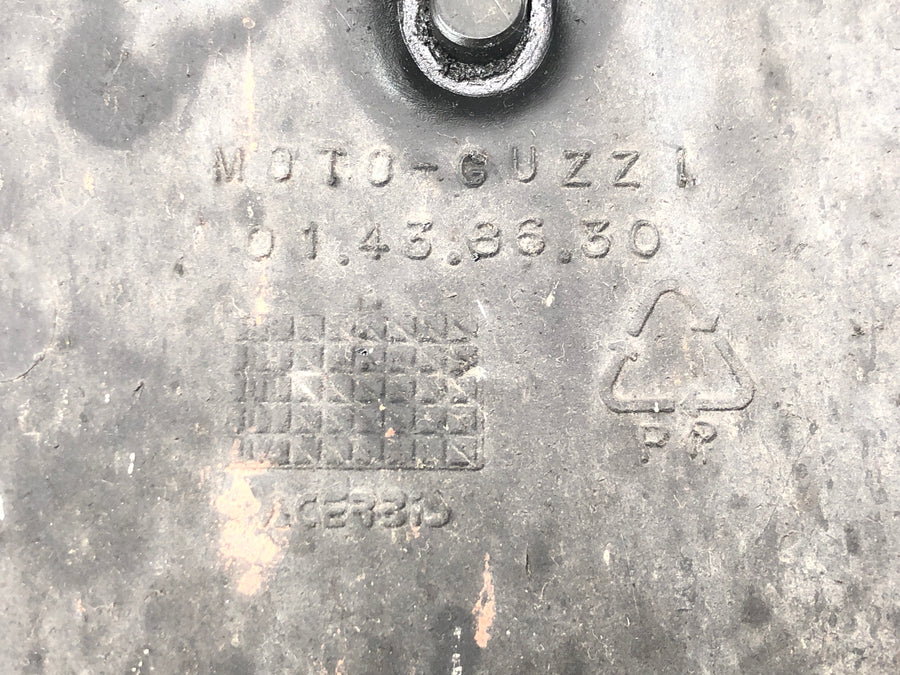 Moto Guzzi V11 Sport [1999] - držák SPZ na zadní světlo