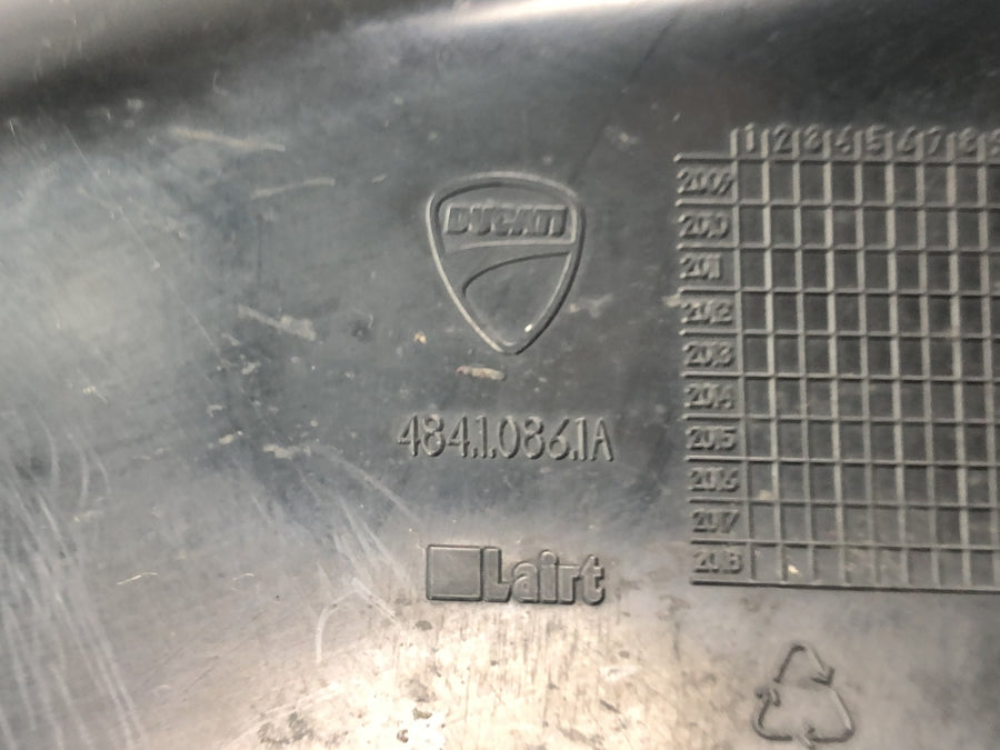 Ducati Multistrada 1200 S Touring [2009] - Sada bočních kapotáží pravý levý vzduchový deflektor větrný deflektor