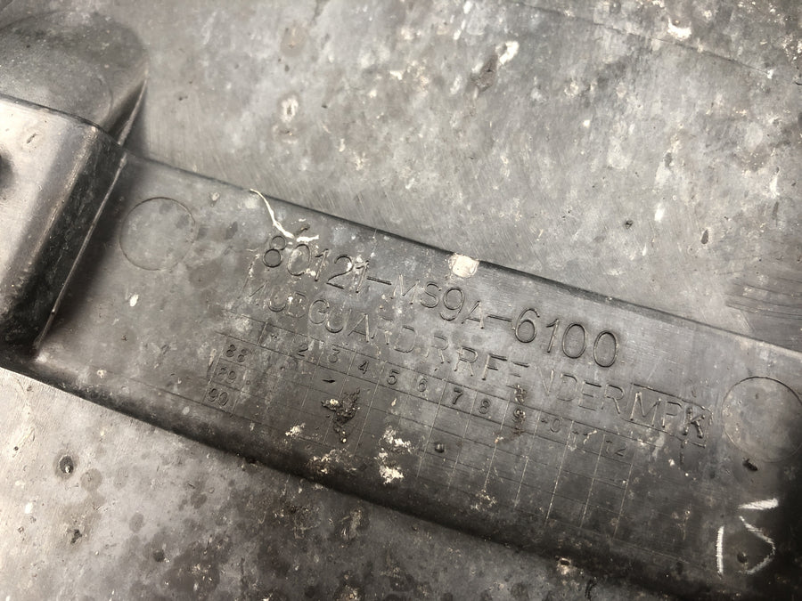 Honda CB 750 RC42 [1996] - Splash Protection poznávací značka držák na zadní straně zadního kola