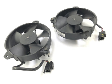 Aprilia RSV4 1000 [2010] - pár ventilátorů radiátoru
