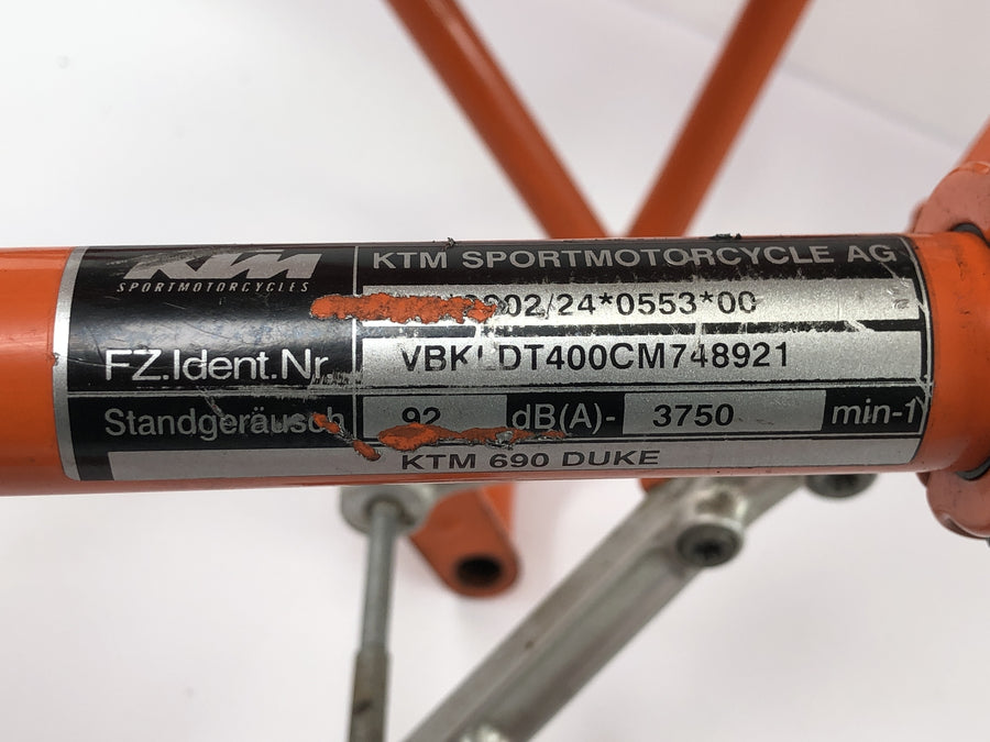 KTM Duke 690 A3 [2012] - Rámový podvozek hlavního rámu s papíry