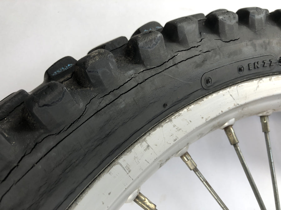 Yamaha TT 600 59x [1986] - Pneumatiky ráfku předním kola 1,60 x 21 "pneumatiky porézní