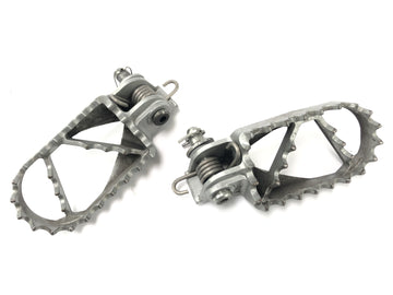 KTM 690 SM Prestige [2007] - Footrests's Driver's Footrest vlevo a vpravo