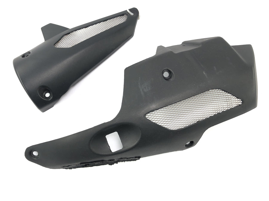 Moto Guzzi Stelvio 1200 4V [2009] - Oplácení ventilační mřížky boční části vzduchu vpravo a doleva