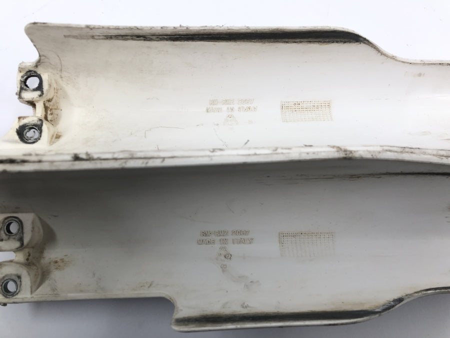 Suzuki RM Z 250 RJ41A [2007] - pár chráničů vidlice vlevo a vpravo