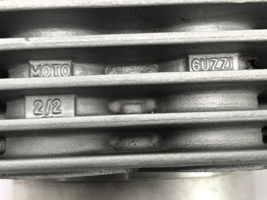 Moto Guzzi V11 Sport [1999] - válec s pístem vpravo