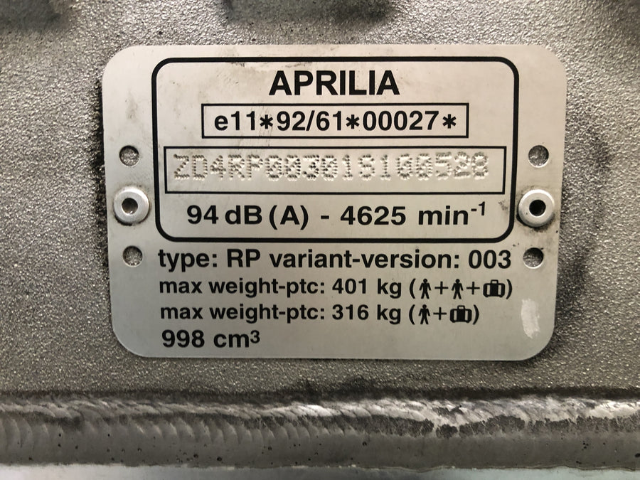Aprilia RSV 1000 RP Mille [2001] - rám s papíry