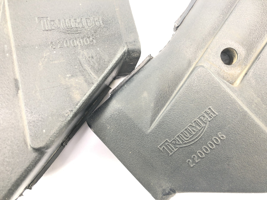 Triumph Daytona 900 T300D [1996] - vzduchový filtr box nasávací trychtýř vzduchového vedení