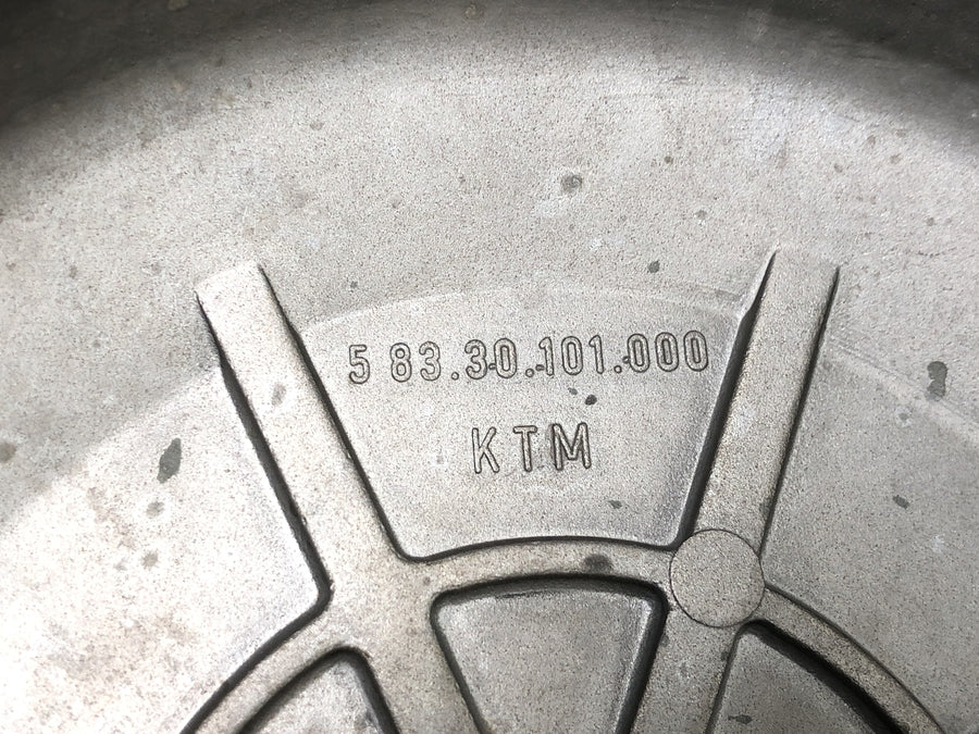 KTM 640 LC4 EGS [1999] - Kryt spojky kryt motoru boční kryt pravý