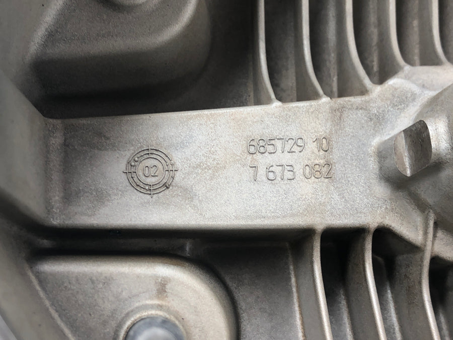 BMW R 1200 GS R12 K25 [2004] - kryt ventilu pravý kryt hlavy válců hořčíkový kryt motoru