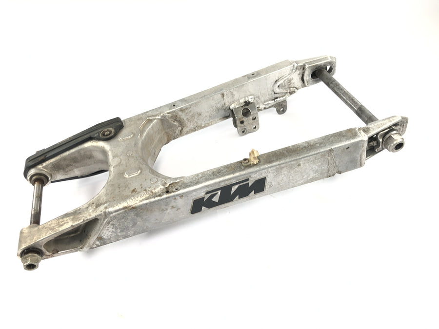 KTM 640 LC4 EGS [1999] - Kyvné rameno zadního kola kyvné hliníkové kyvné rameno