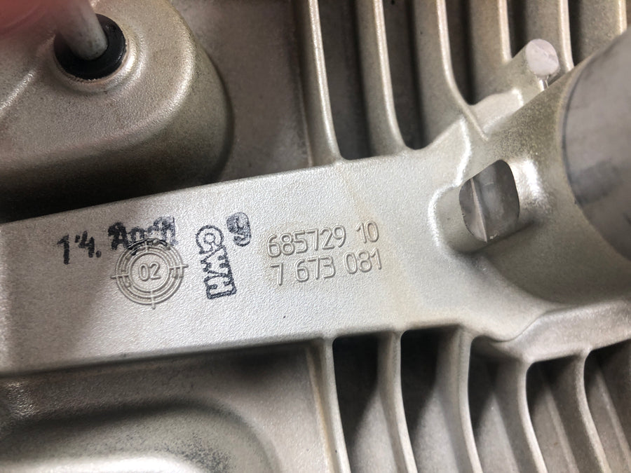 BMW R 1200 GS R12 K25 [2004] - kryt ventilu levý kryt hlavy válců hořčíkový kryt motoru