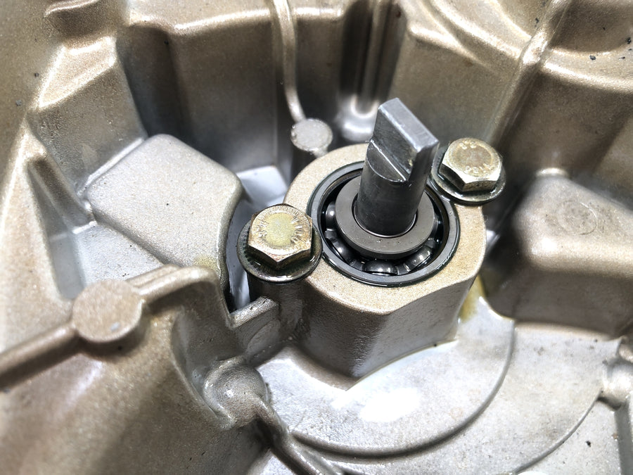 Ducati 999 H4 [2003] - Kryt krytu motoru s vodovodem pro vodní čerpadlo s vodovodním čerpadlem