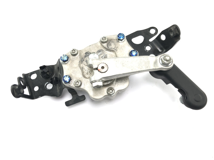 Honda CBR 1000 RR SC59 [2008] - Přední tlumič držáku tlumiče řízení