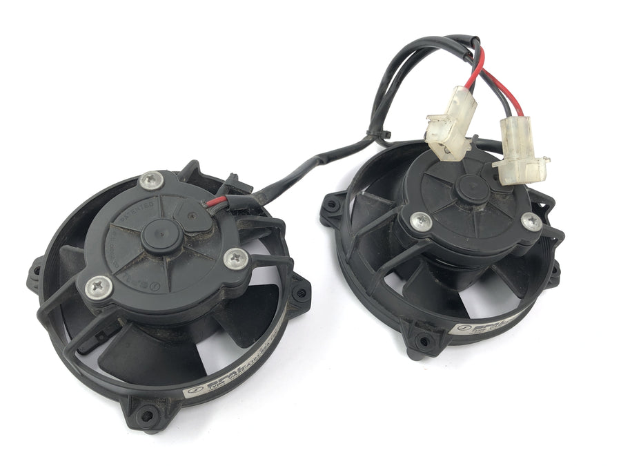 KTM 950 SM LC8 [2008] - pár ventilátorových ventilátorů