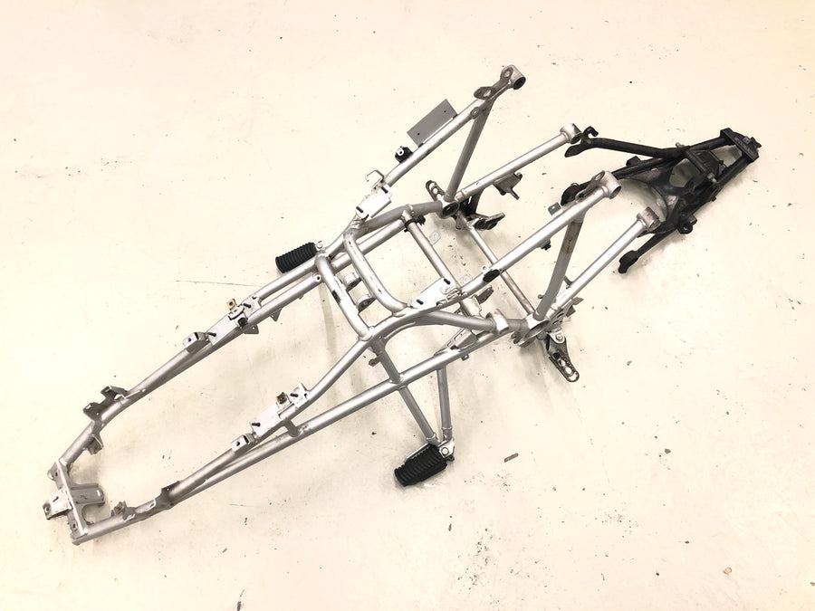 BMW R 1200 GS R12 K25 [2004] - rám s papíry hlavní rám zadní rám podvozku