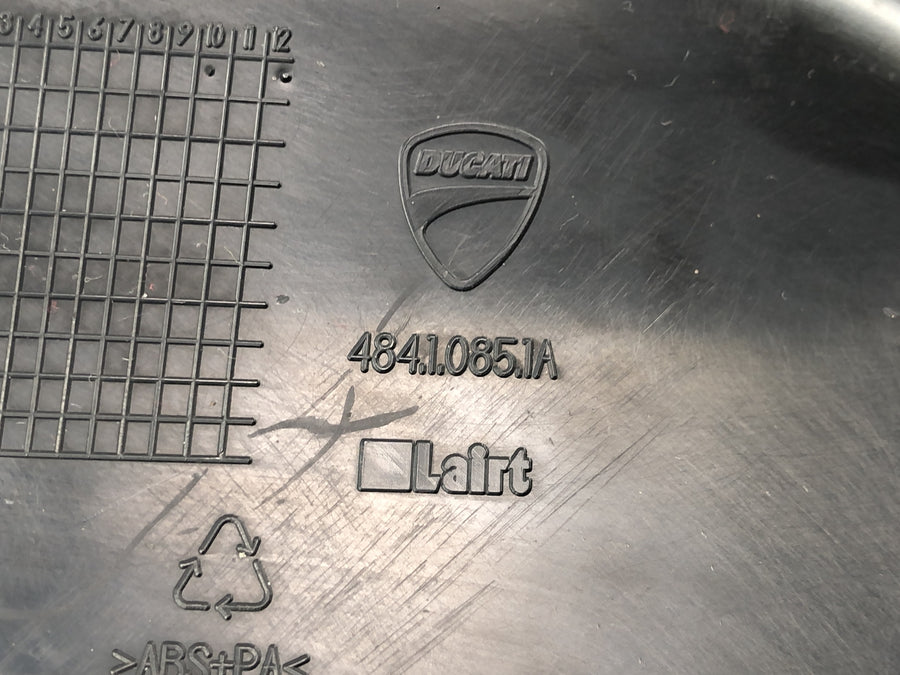 Ducati Multistrada 1200 S Touring [2009] - Sada bočních kapotáží pravý levý vzduchový deflektor větrný deflektor