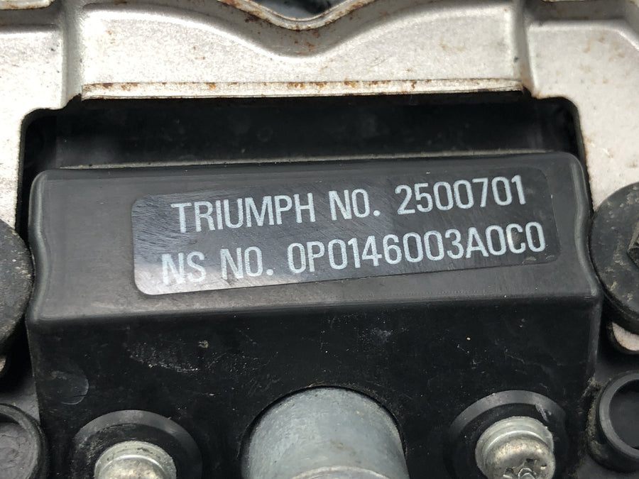 Triumph Daytona 900 T300D [1996] - rychloměrná jednotka kokpit přístroje rychloměr tachometr
