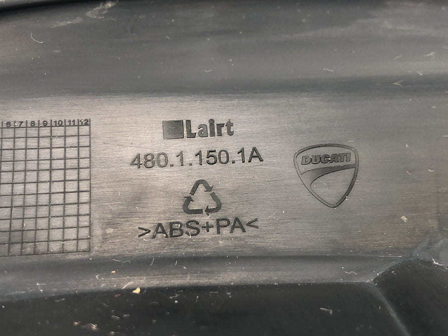 Ducati Multistrada 1200 S Touring [2009] - Přední kryt kapotáže zobák vzduchového kanálu