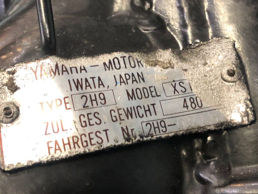 Yamaha XS 1100 2h9 [1978] - rám s papíry