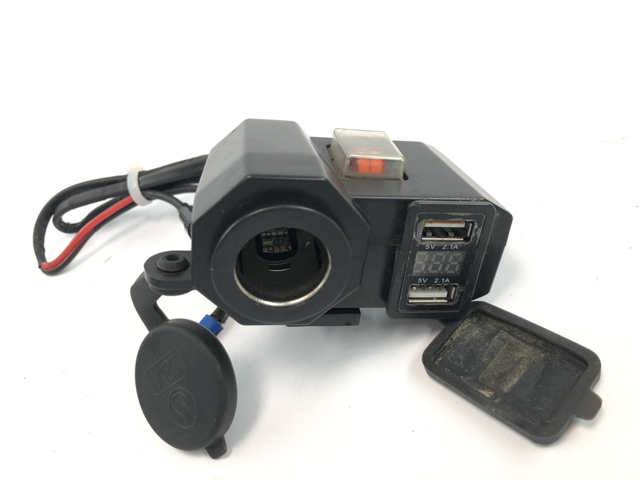 Suzuki Intruder VL 1500 AL [2000] - 12V USB zásuvka dvojitá USB nabíjecí zásuvka