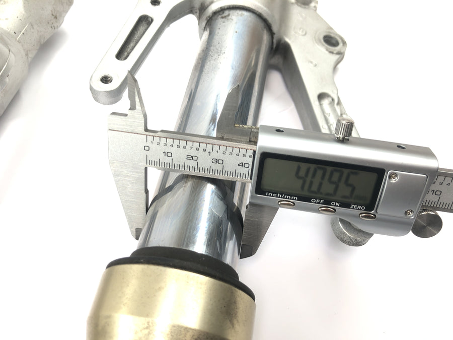 Yamaha YZF R1 RN04 [2001] - Vidlice Upsidedown, odpružená vidlice s osou