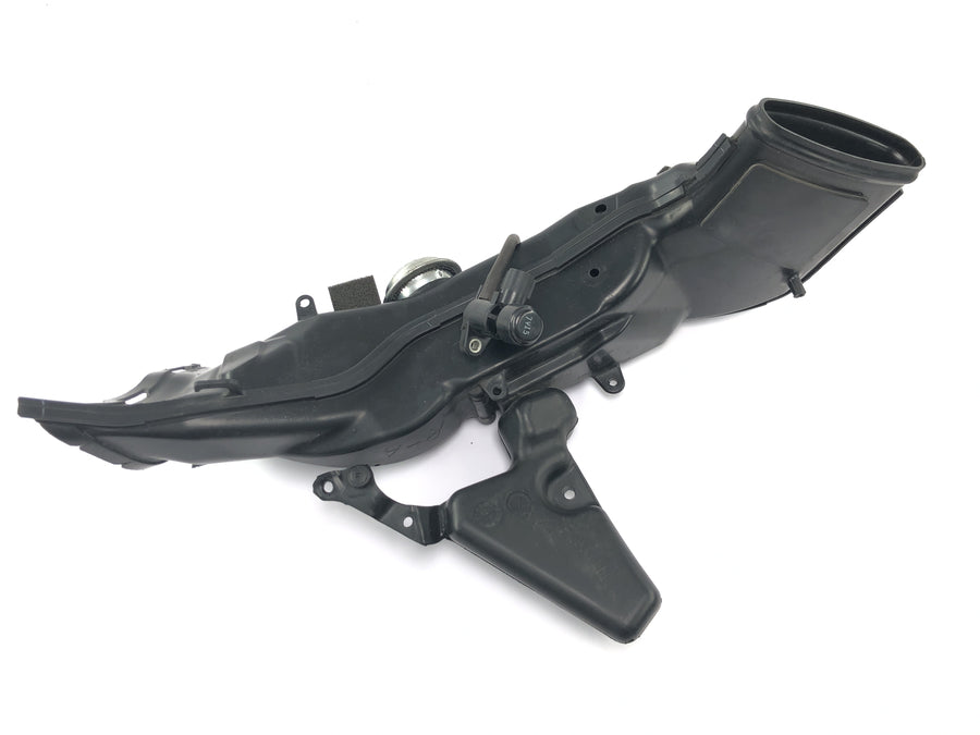 Honda CBR 1000 RR SC59 [2008] - Vzduchový kanál Ram-Air sací vzduchový kanál