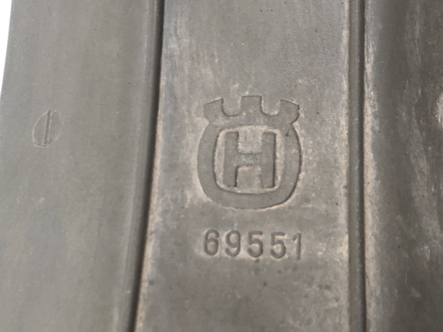 Husqvarna TE 610 E Dual H7 [1999] - vnitřní kryt zadního blatníku
