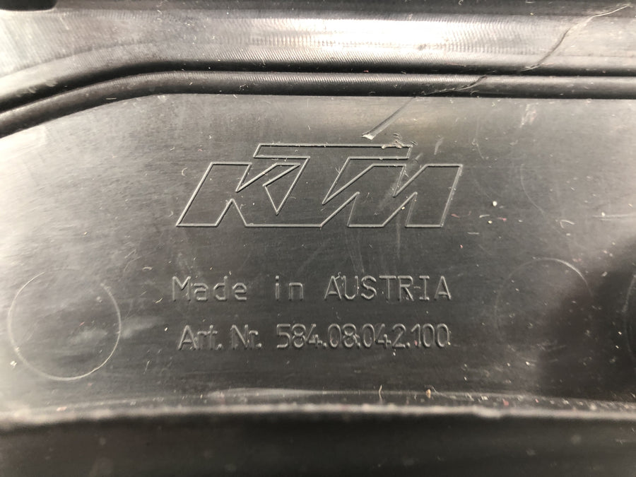 KTM 640 LC4 Prestige [2005] - Boční kapotáž Pravá boční kapotáž