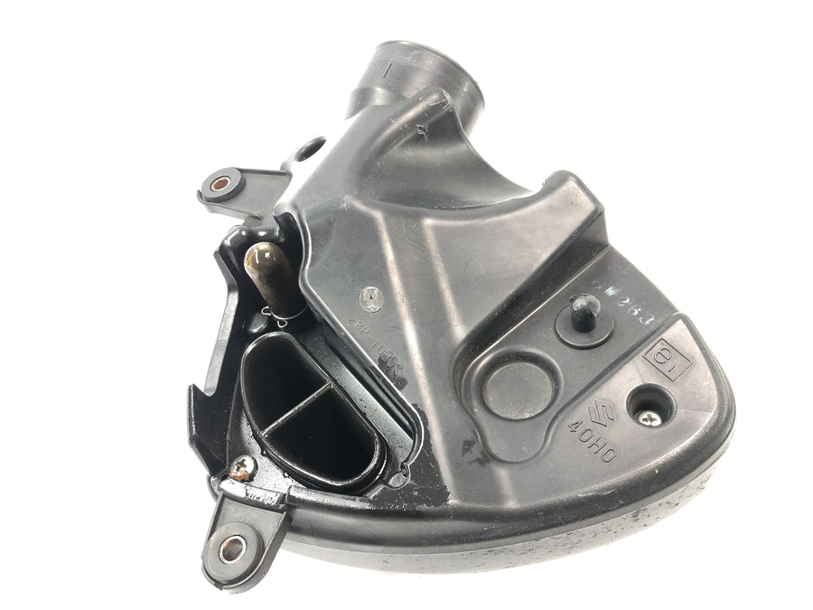 Suzuki VZ 1500 WVCU [2011] - Skříň vzduchového filtru Sací skříň skříně vzduchového filtru