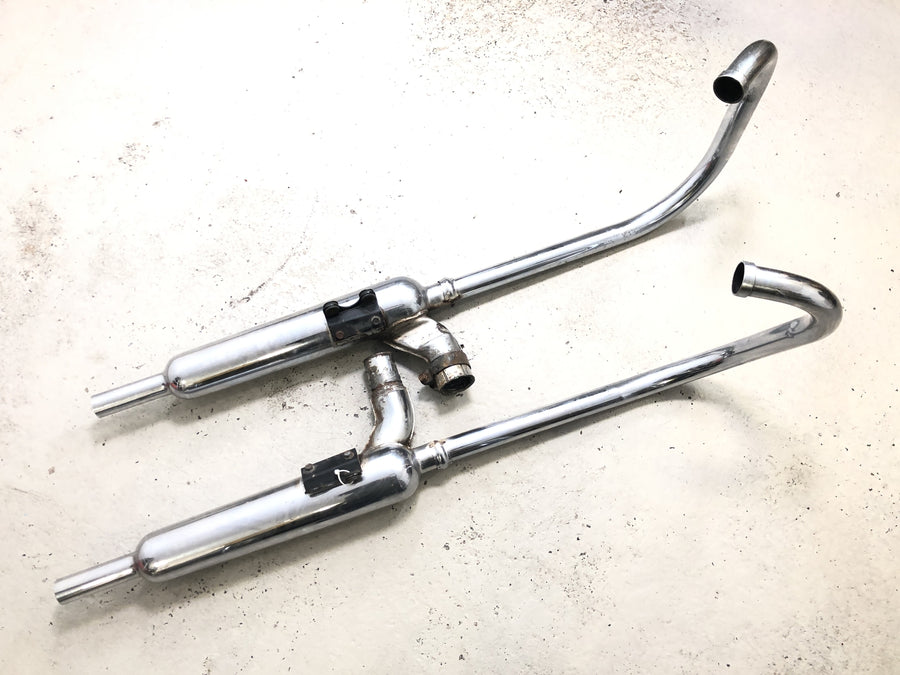 Kawasaki W 650 EJ650A [1999] - Výfukový systém, koncový hrnec, sběrný výfukový systém vlevo a vpravo