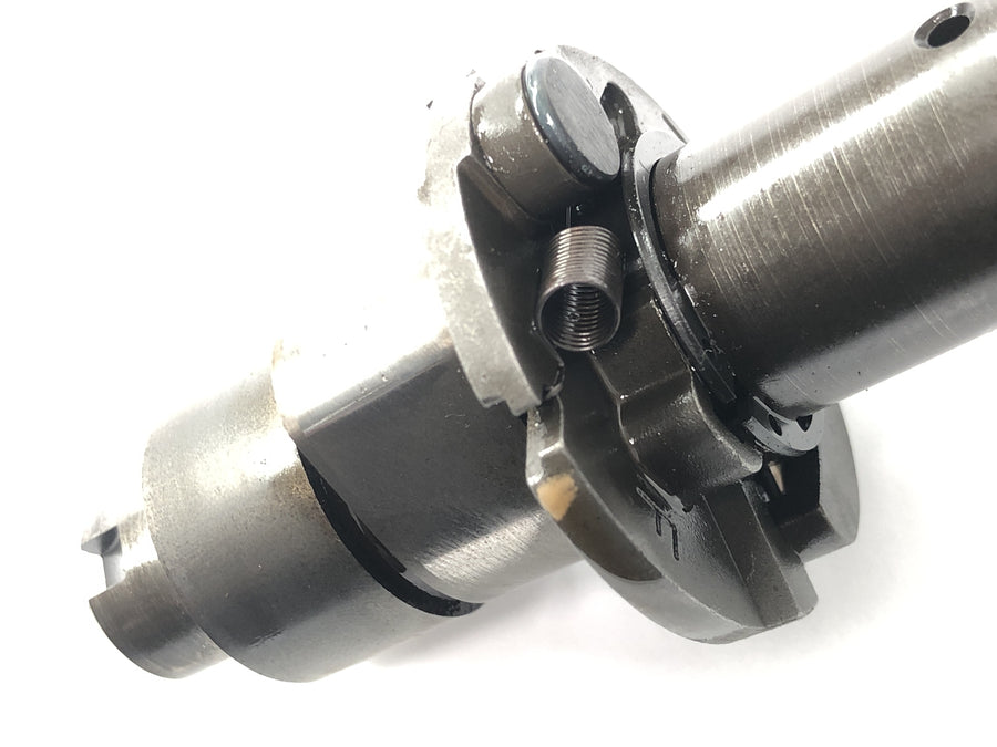 Suzuki VZ 1500 WVCU [2011] - válec ovládání ventilů vačkového hřídele vpředu