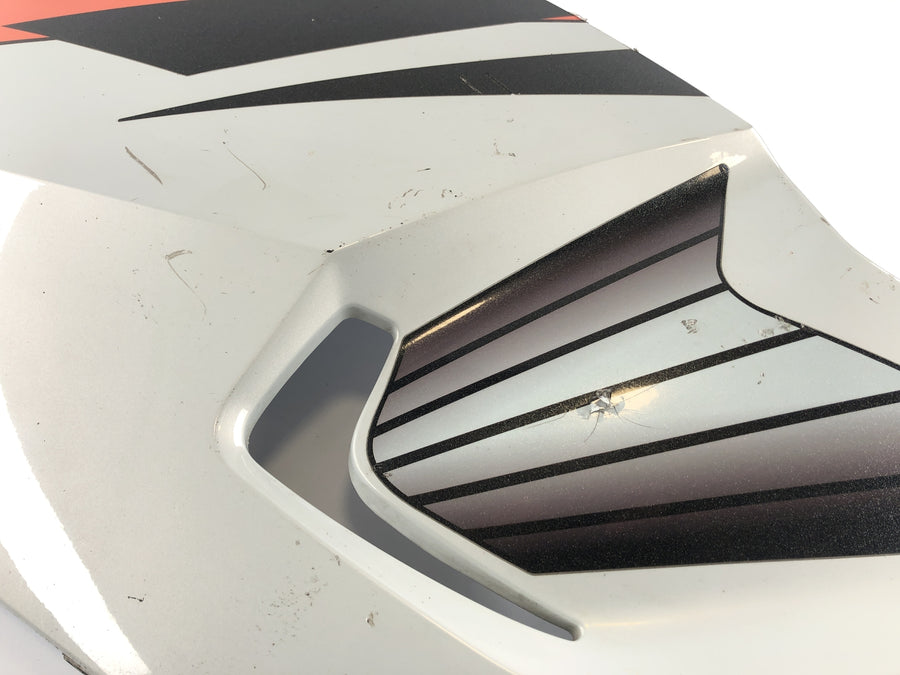 BMW K 1300 S K12S [2010] - Boční oplášťování na levém bočním panelu převlečené části