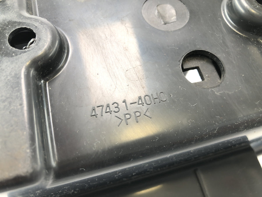 Suzuki VZ 1500 WVCU [2011] - Držák bateriového boxu pouzdro baterie
