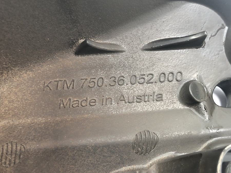 KTM Duke 690 A3 [2012] - Víko ventilů víko motoru