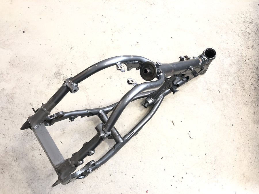 KTM LC4 DUKE 620 E [1996] - rám s papíry