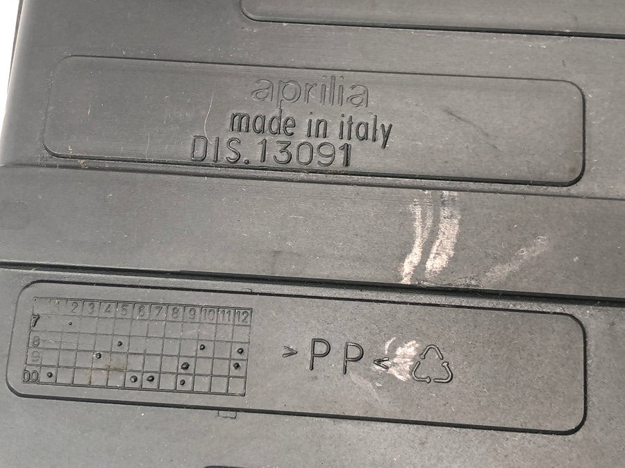 Aprilia RSV 1000 RP Mille [2001] - přihrádka pro odkládací přihrádku řídící jednotky