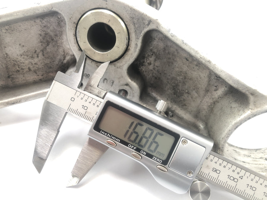 Yamaha YZF R1 RN01 [1998] - Fork Bridge níže